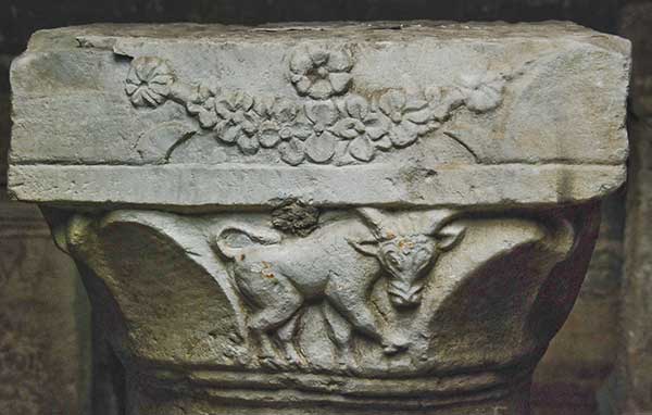 Column to Nabarze of Protas, bull.