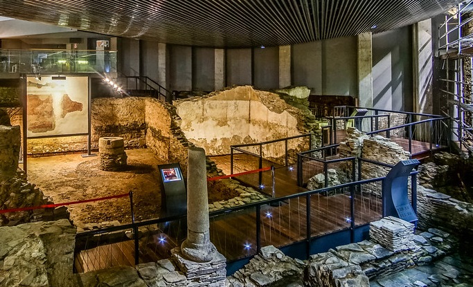 Vista del mitreo de Lugo integrado en el Museo Universitario A Domus do Mitreo