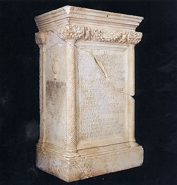 Grave inscription of Vettius Agorius Praetextatus and his wife Paulina