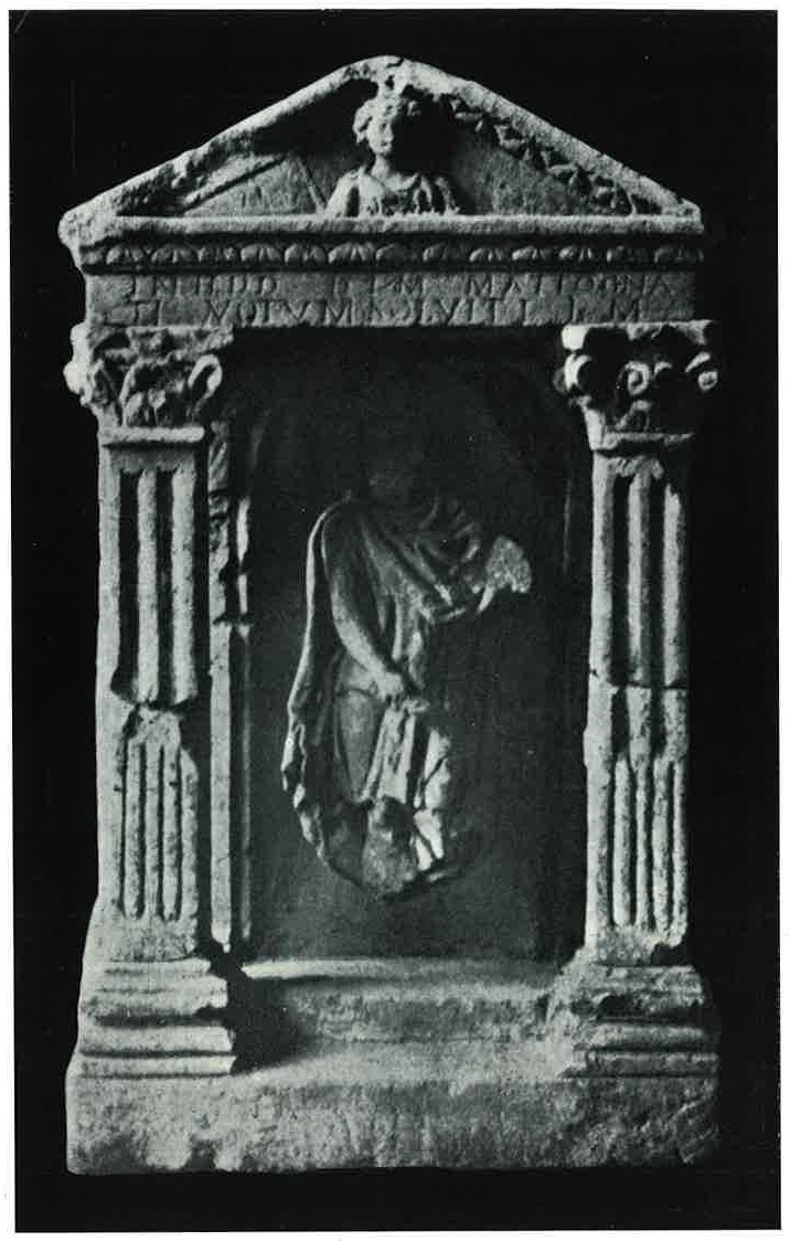 Aedicula stele from Königshoffen