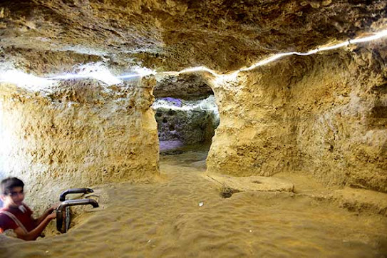 Niasar Cave interior
