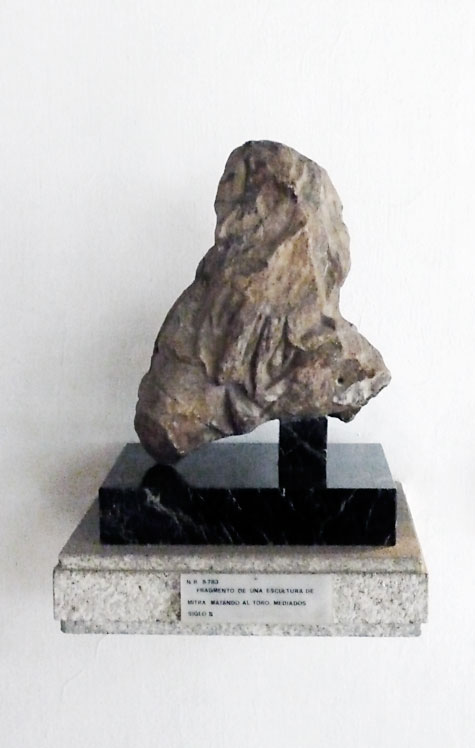 Fragmento de una escultura de Mitra. Mediados del siglo II.