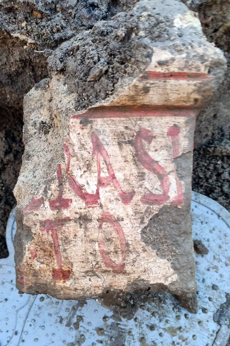 Fragment of painted altar with the inscription Tra(n)sito.