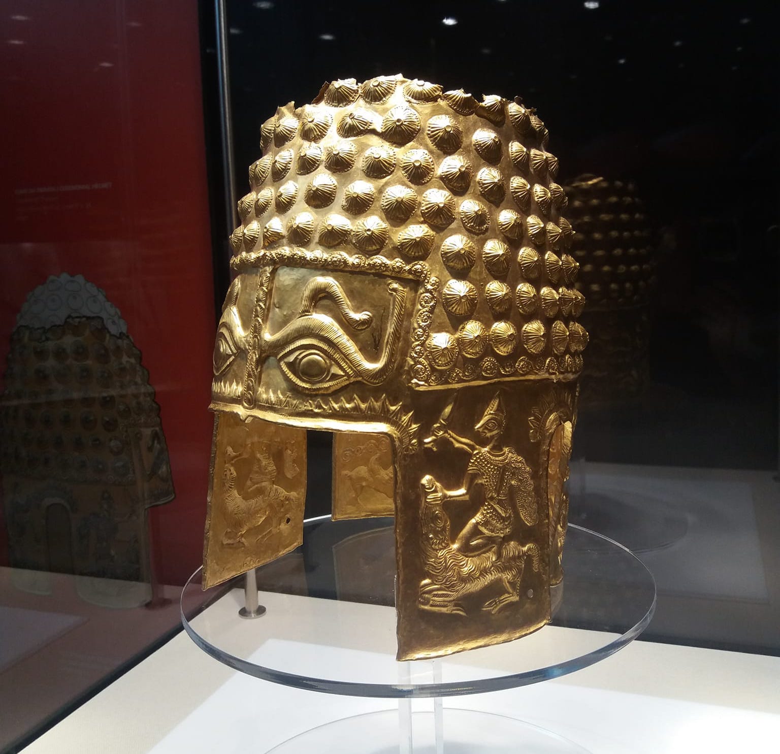 Getic helmet from Coțofenești.