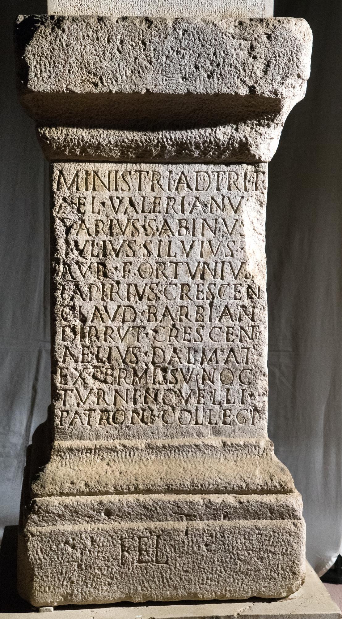 Altar with donor lists from Solin.