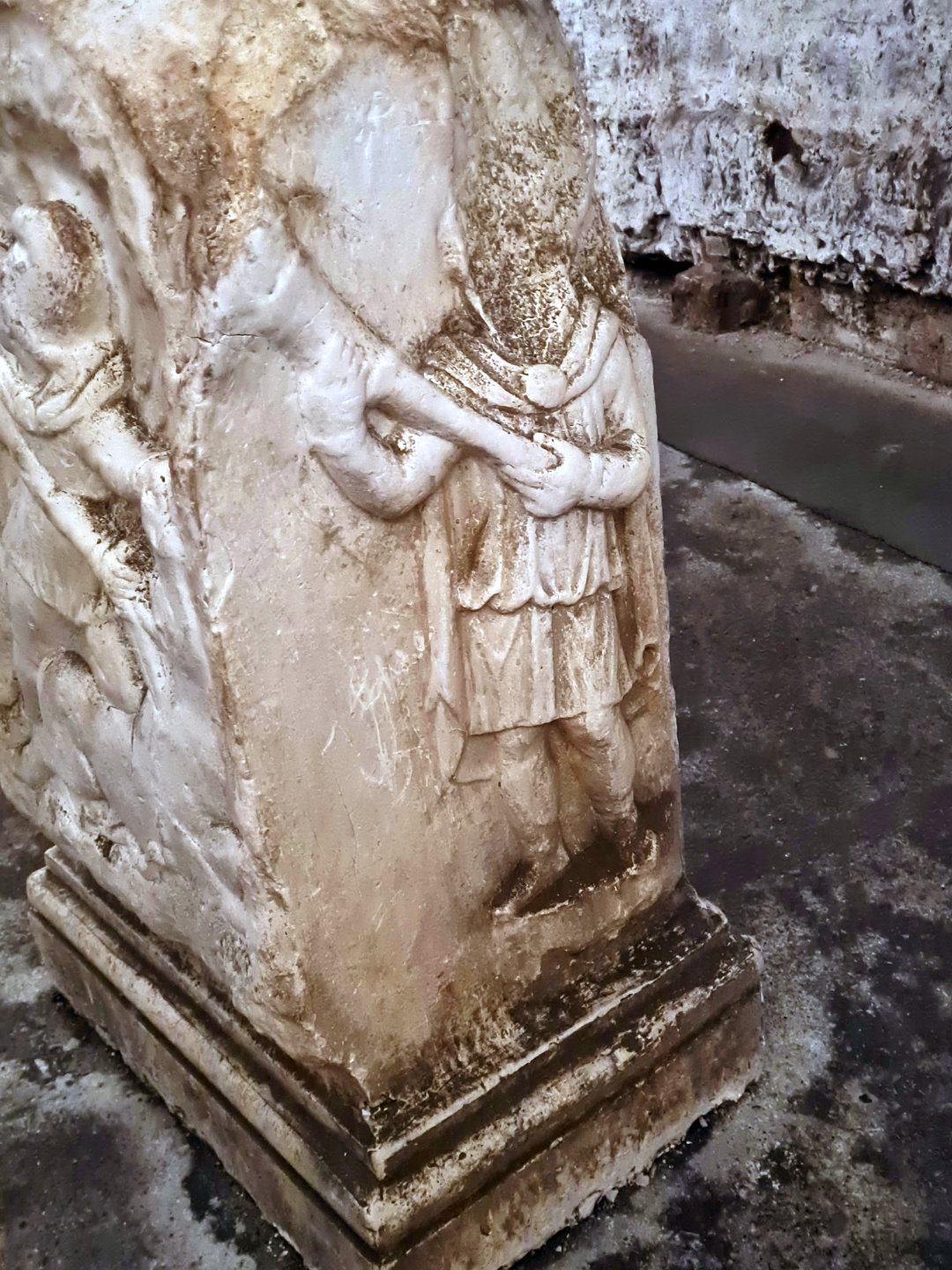 Main altar from the San Clemente Mithraeum, left side.