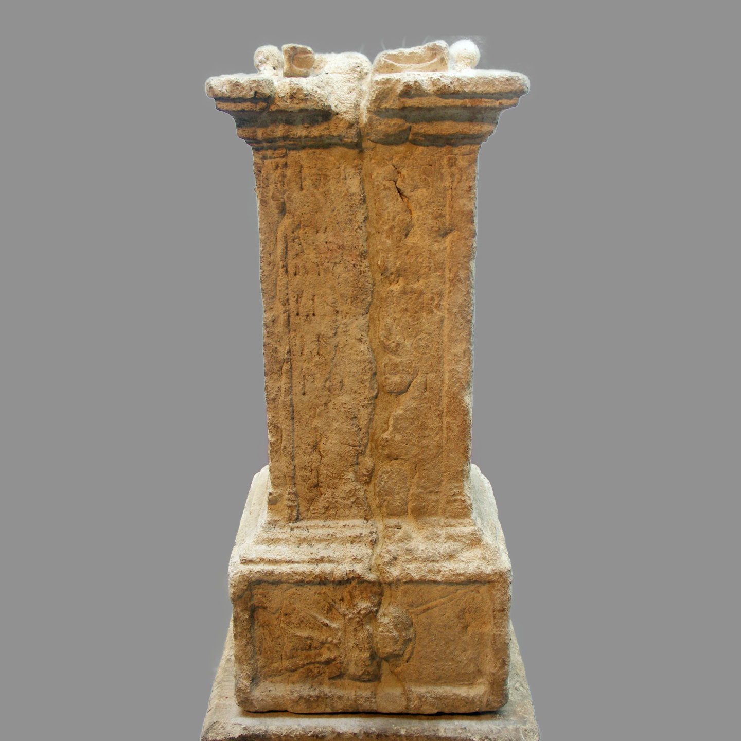 Altar with Sol’s head from Altbachtal