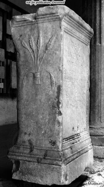 Altar of Mnester and Philetus, front