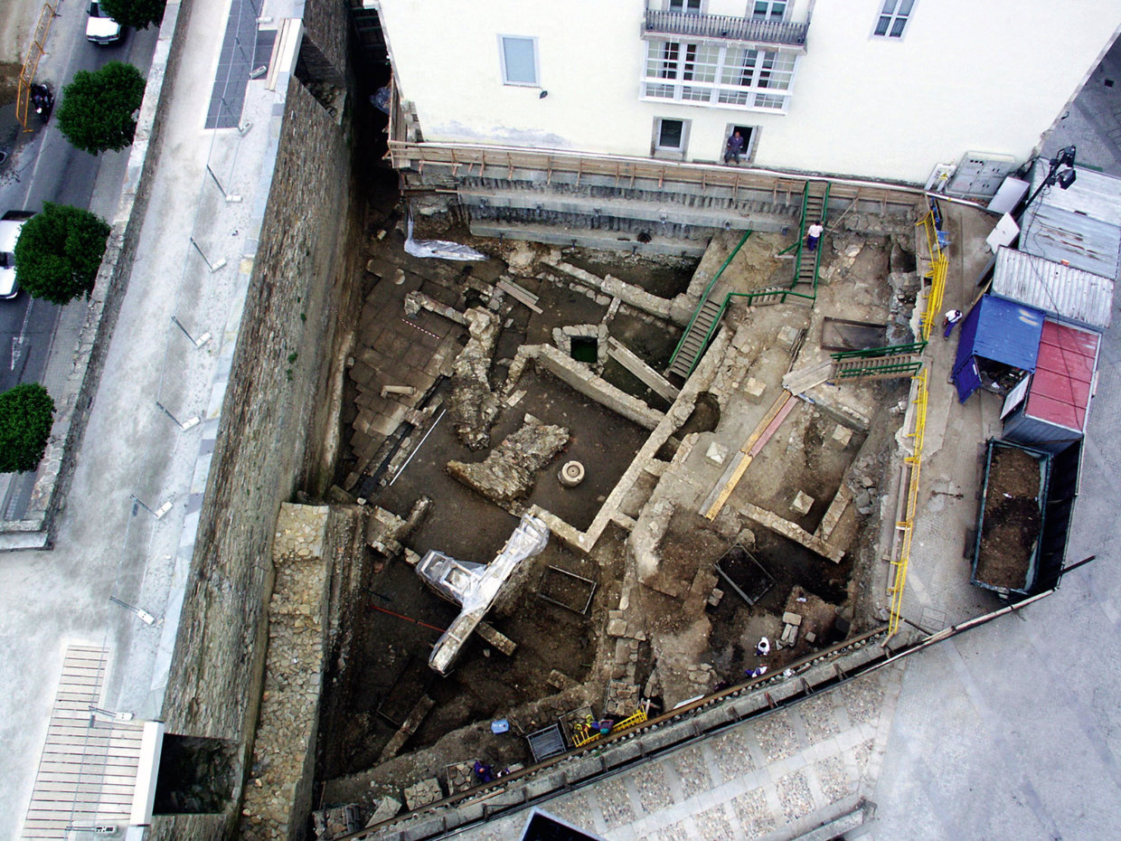 Top view of the archaeological excavation of the Domus do Mitreo