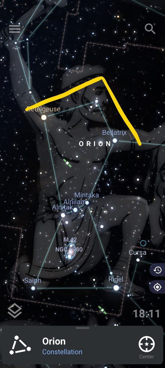 🔘 The cap on Mithra’s head is somewhat similar to the triangle above the constellation Orion.
