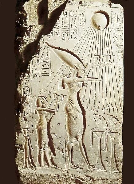 🔘 Akhenaten is praising the sun for radiating light and energy to the earth.