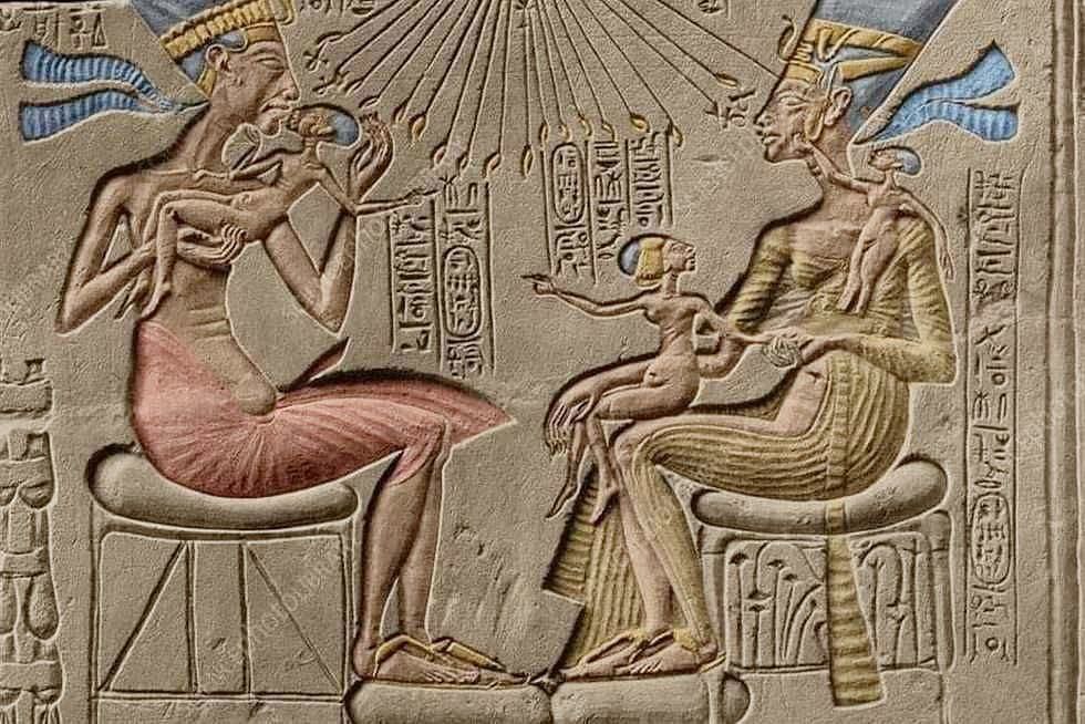 🔘 Akhenaten, the king of ancient Egypt.