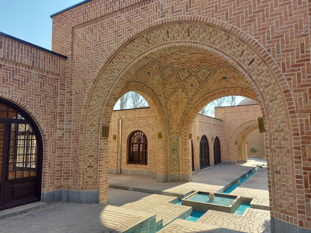 🔘 Traditional architecture of Iran.