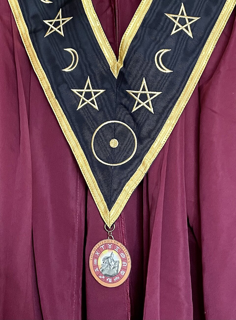 File:Pater's Regalia.jpg - Wikipedia