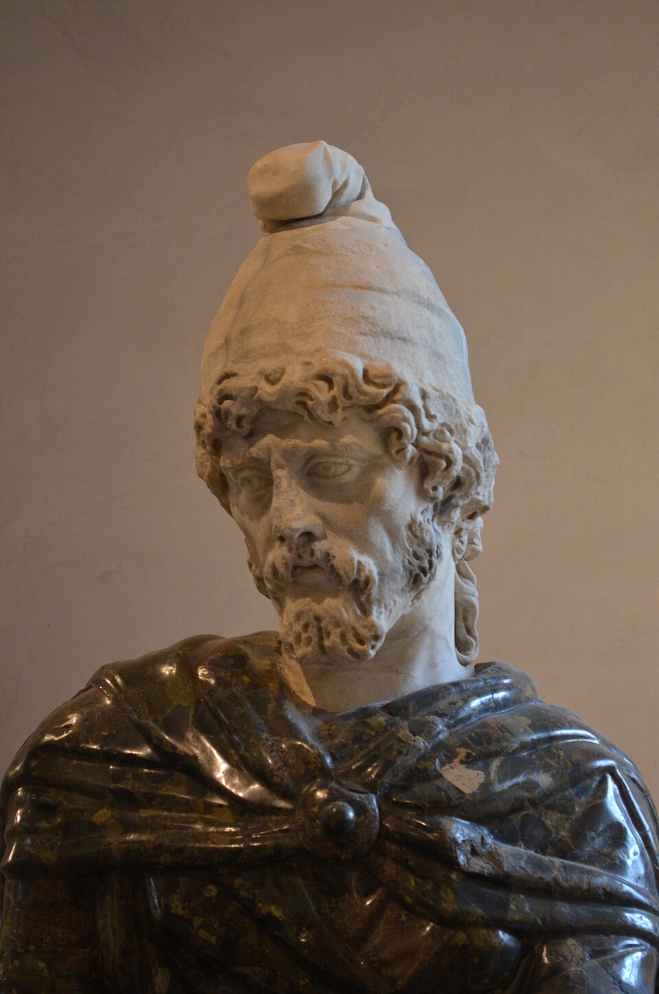 Phrygian cap - Wikipedia